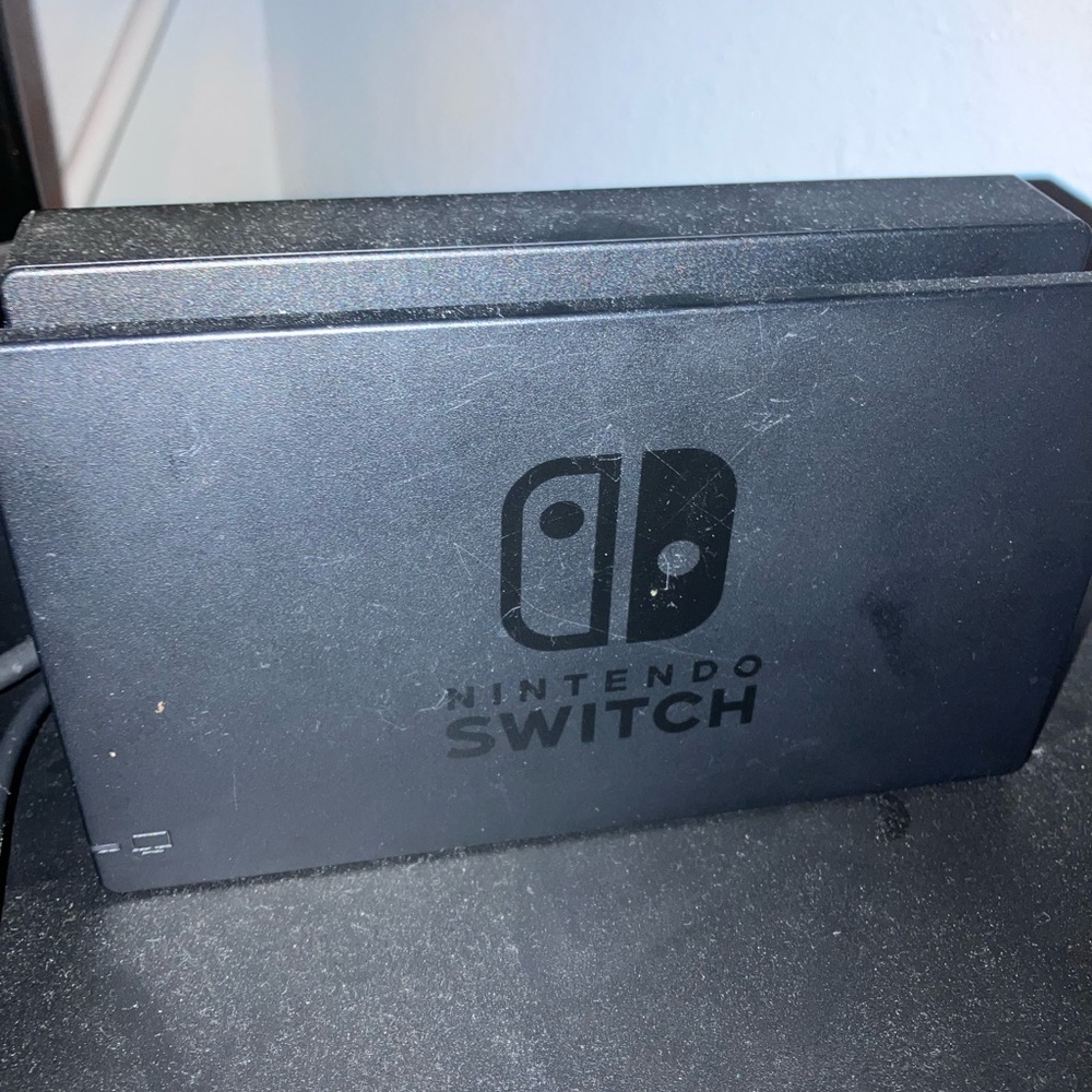 Nintendo Switch Bundle - Picture 5 of 9